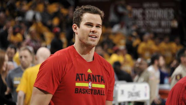kris-humphries-swimming.jpg